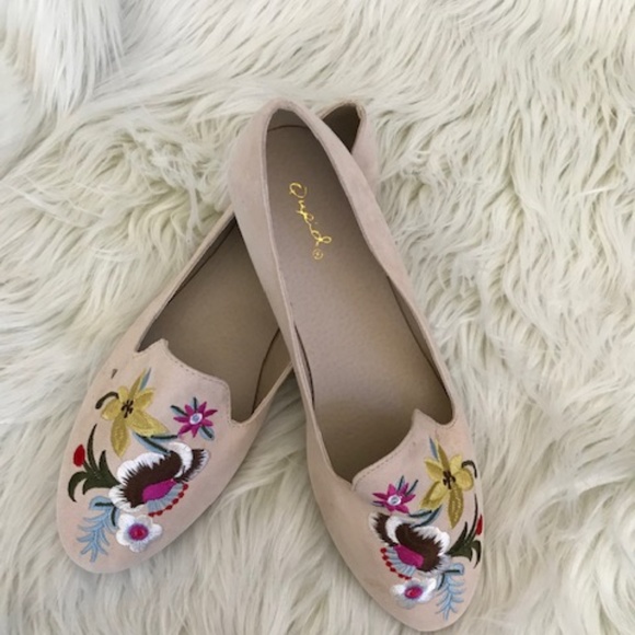 Qupid Shoes - Beige floral embroidered loafers